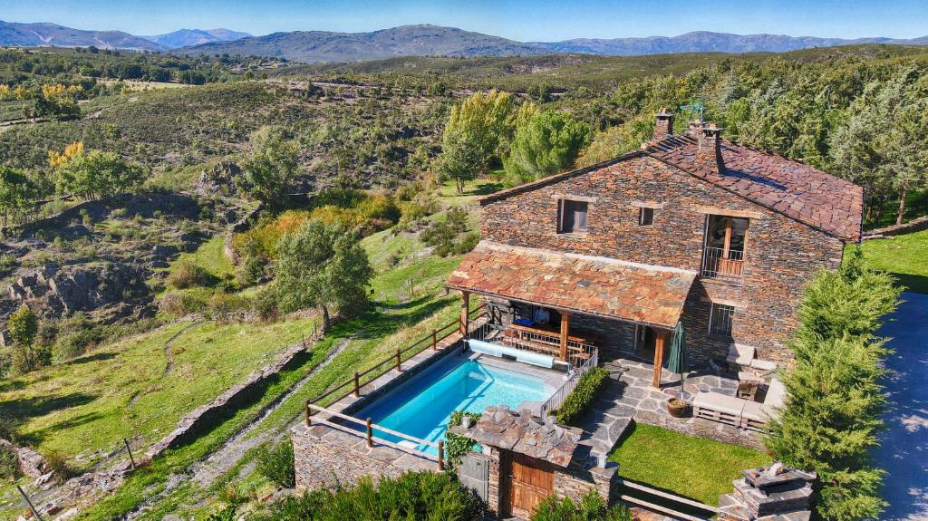 an aerial view of a house with a swimming pool at Casa rural El Roble Hueco in Campillejo