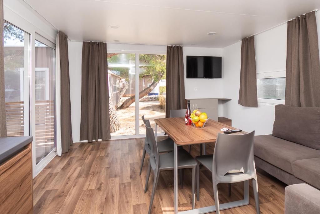Amadria Park Camping Sibenik Mobile Homes - Casa Móvil De Dos Dormitorios De Lujo
