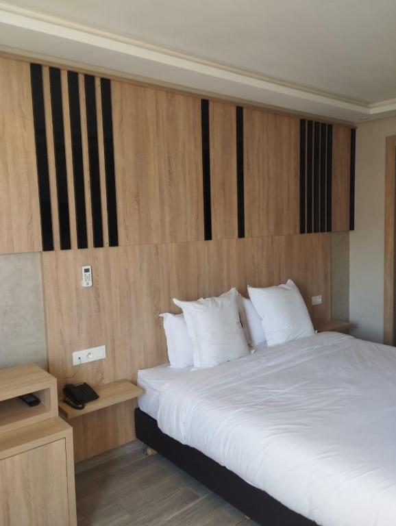 Postel nebo postele na pokoji v ubytování HOTEL CAFE PALAIS SALAM , Beni Mellal
