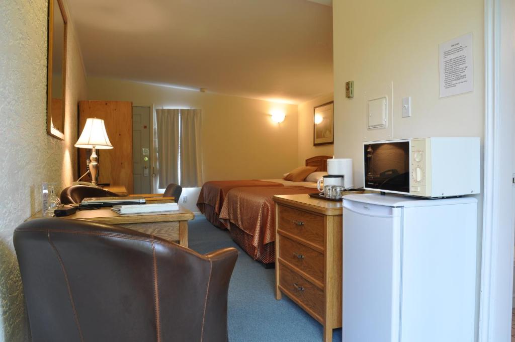 TV a/nebo společenská místnost v ubytování Summerland Motel