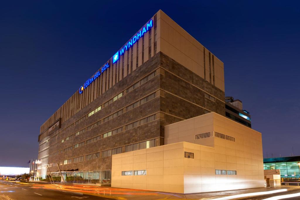 Costa del Sol Wyndham Lima Airport - Housity