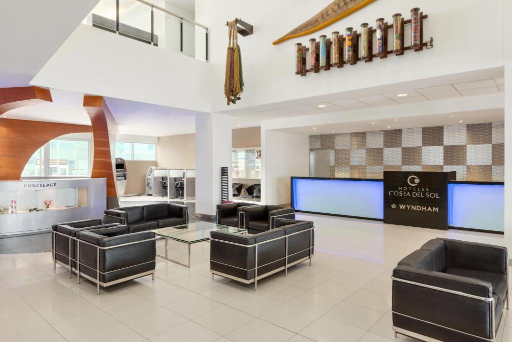 Kuhinja ili čajna kuhinja u objektu Wyndham Costa del Sol Lima Airport