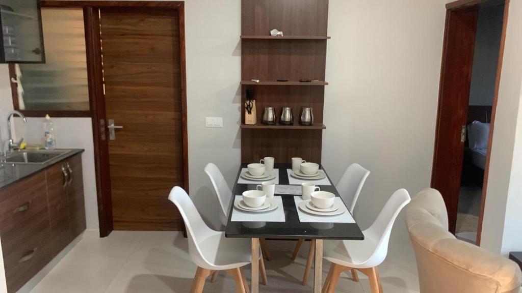 Η κουζίνα ή μικρή κουζίνα στο Aqua view Bijilo