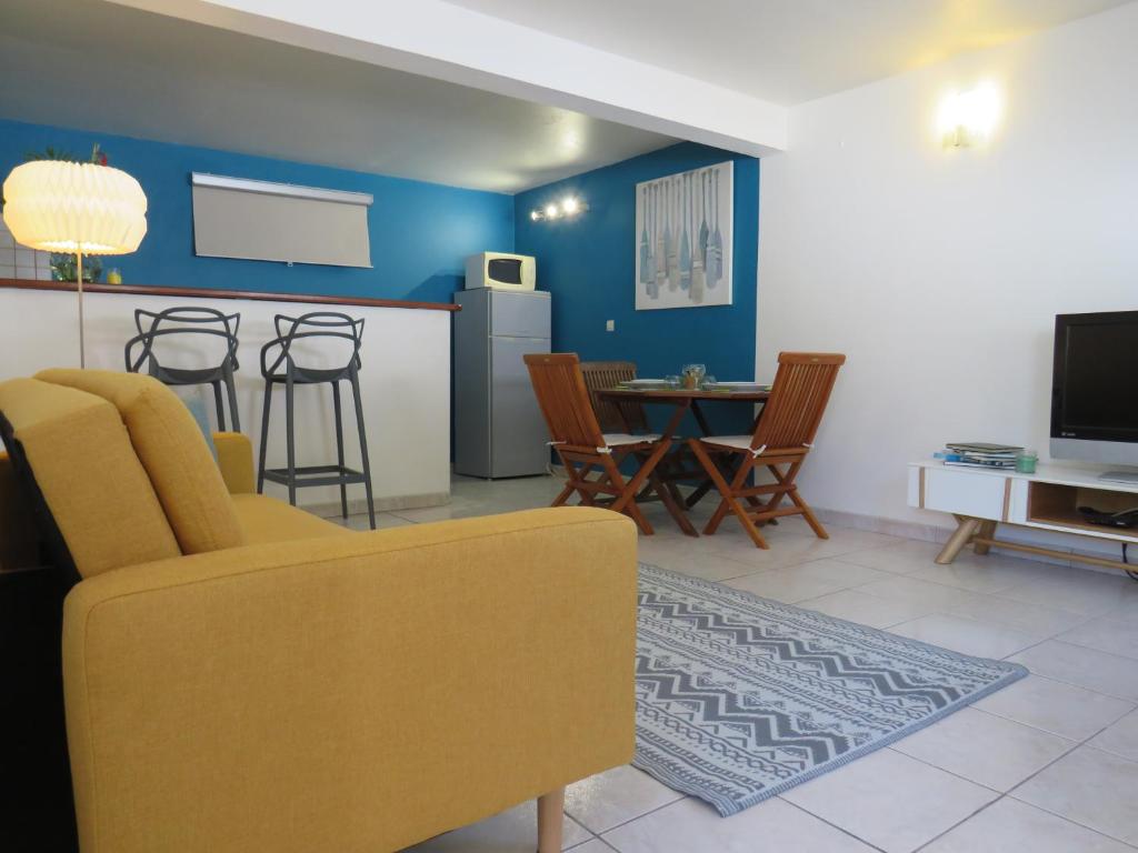 TV a/nebo společenská místnost v ubytování Appartement style Caribeen