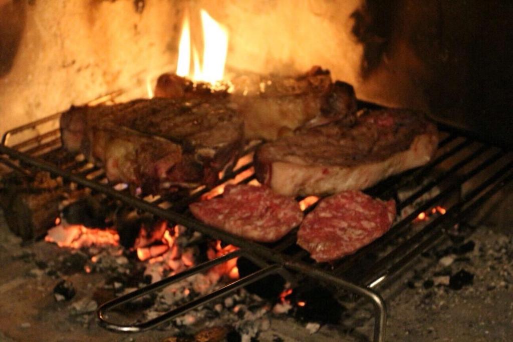 A vidéki vendégházban sütögetési lehetőséget kínál a vendégeknek