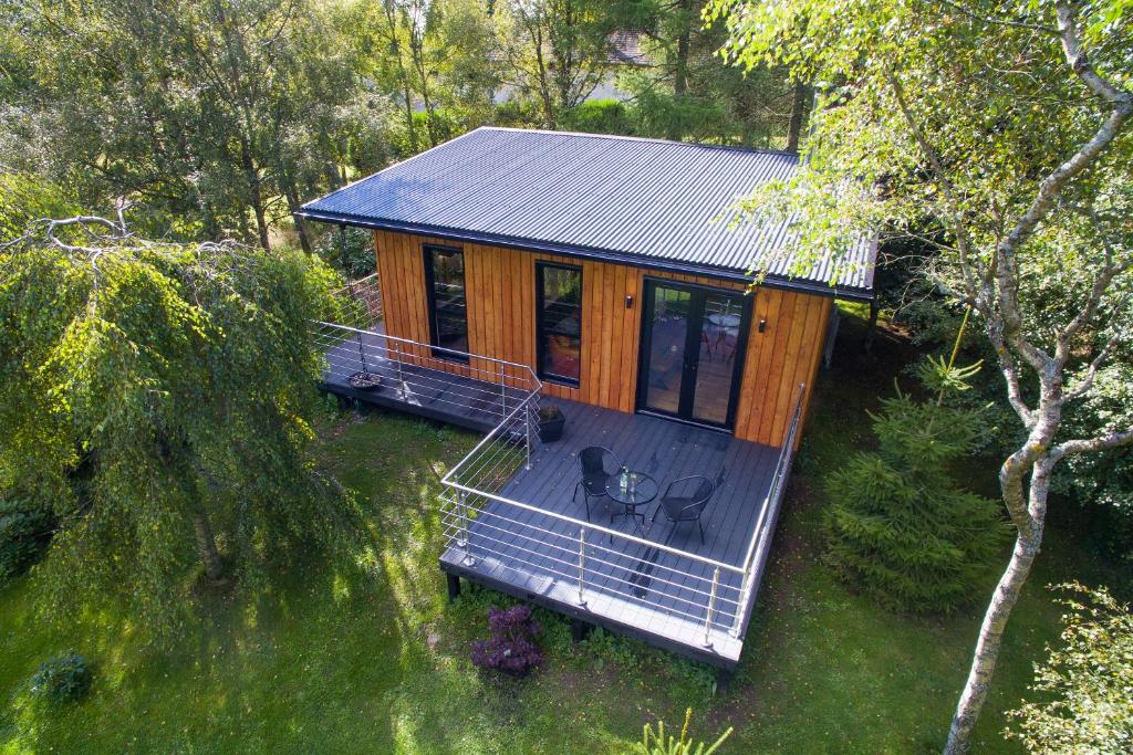 an overhead view of a wooden cabin with a deck at Rowanbank Cabin - a gorgeous country escape in Kirkton of Auchterhouse