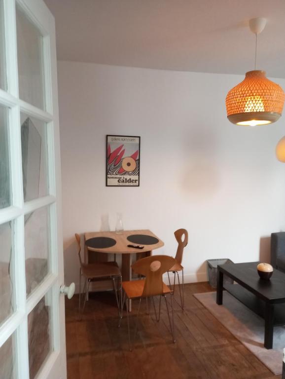 Photo de la galerie de l'établissement On the roofs of Paris - Oberkampf, à Paris