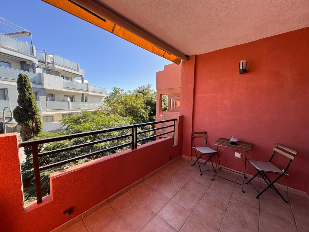 a balcony with two chairs and a table at Alquilaencanarias Sotavento Paradise in Granadilla de Abona