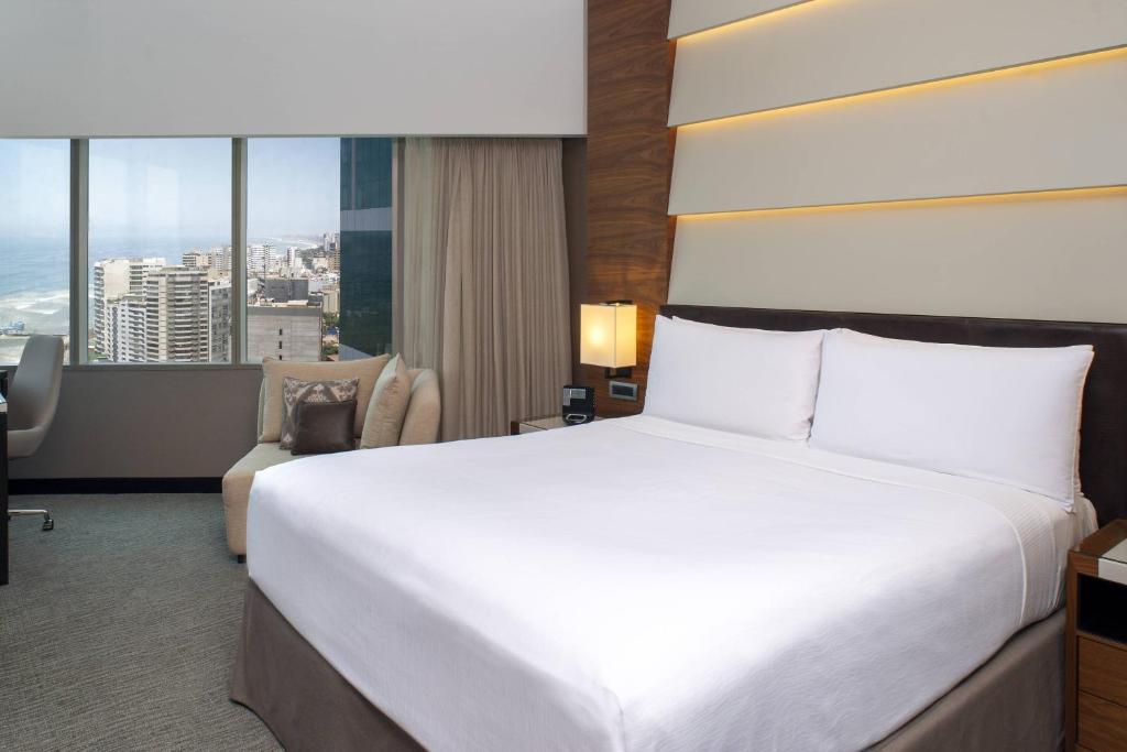 Ein Bett oder Betten in einem Zimmer der Unterkunft JW Marriott Hotel Lima