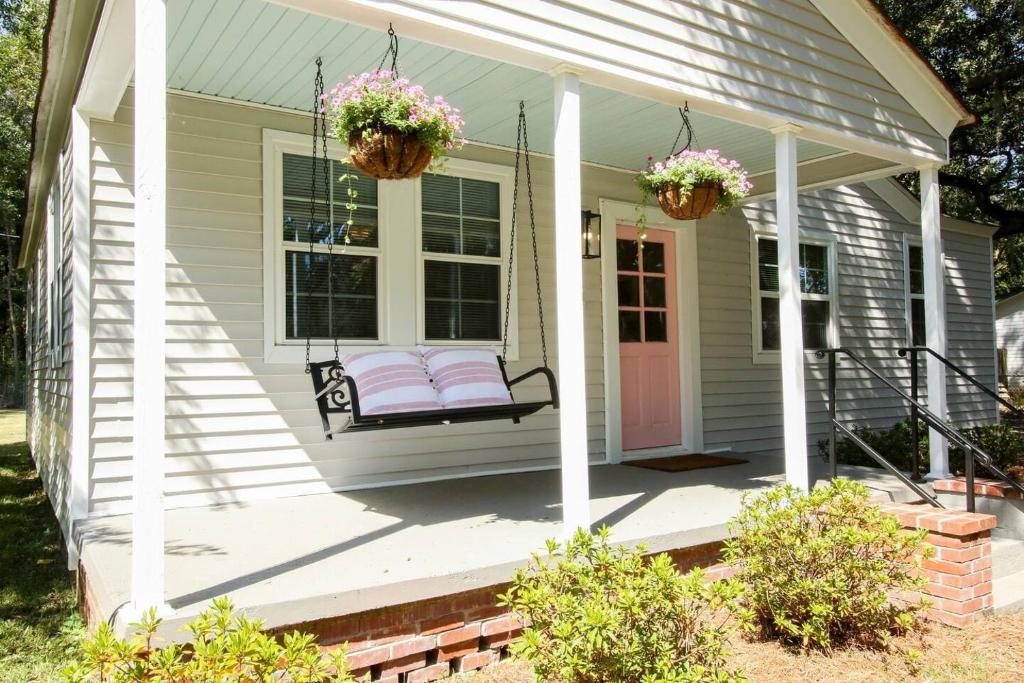 Historic Pink Door Cottage, Porch Swing Near Savannah Pets, Richmond
