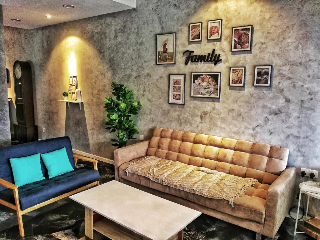 IPOH AGONG HOMESTAY by ONE LIFE FOUR SEASON GUESTHOUSE tesisinde bir oturma alanı