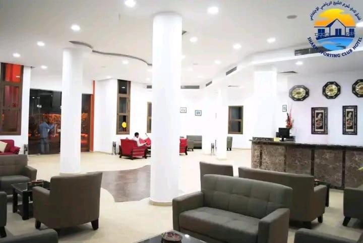 Lobbyn eller receptionsområdet på Club Marine Residence