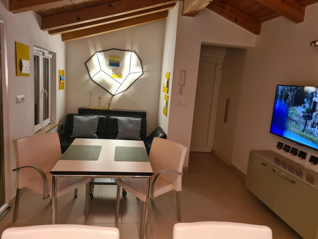 TV a/nebo společenská místnost v ubytování Robi