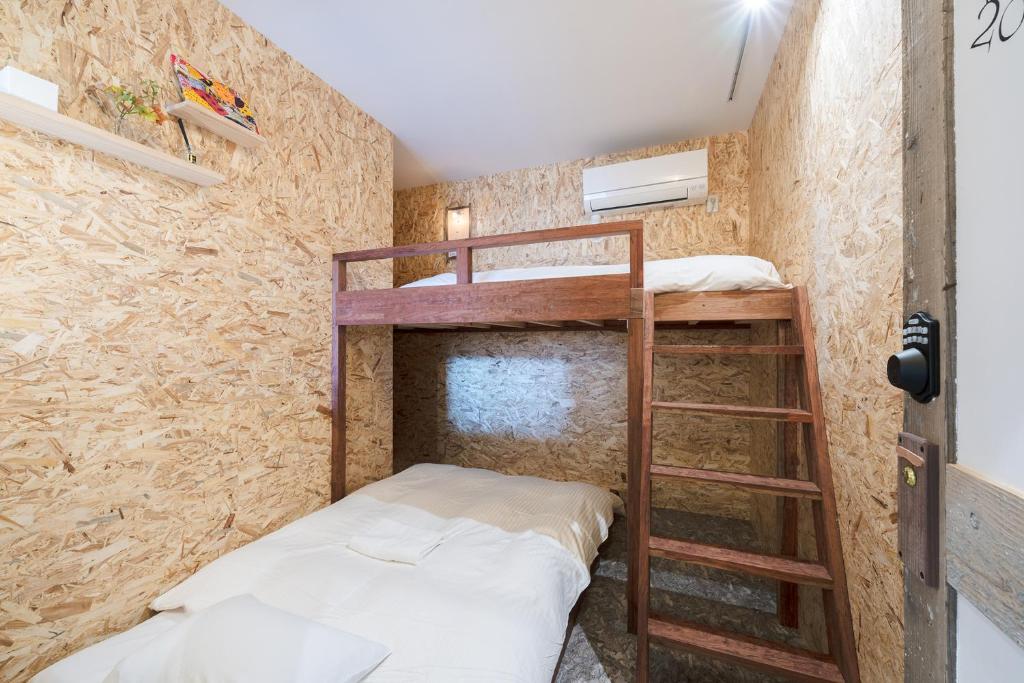 Postel nebo postele na pokoji v ubytování Kotori Coworking & Hostel Kotohira