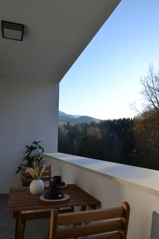 A general mountain view or a mountain view taken from a panziókat