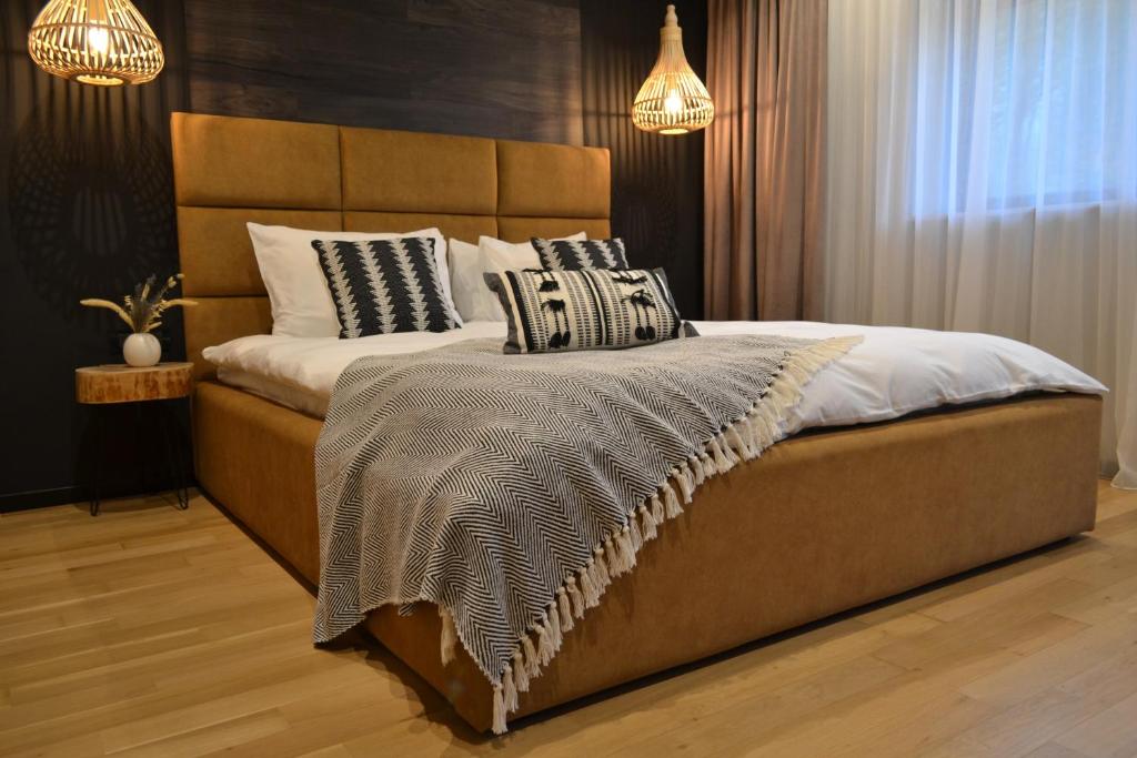 A bed or beds in a room at Pensiunea Amonte