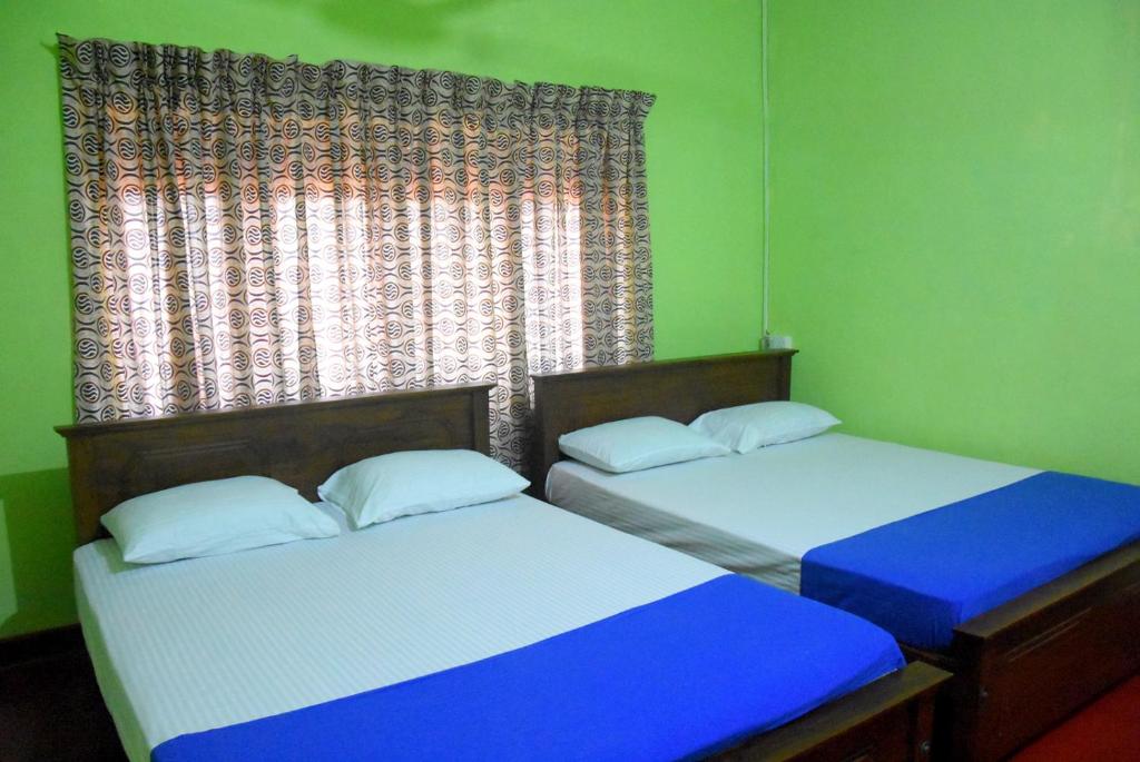 Postel nebo postele na pokoji v ubytování Vidu Guest Anuradhapura