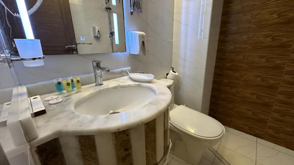 Koupelna v ubytování Multazam Al-Nnaseem Hotel