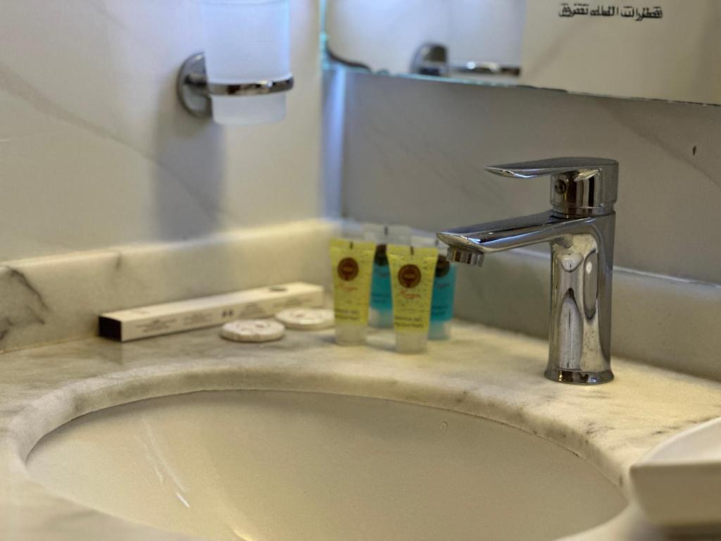 Koupelna v ubytování Multazam Al-Nnaseem Hotel