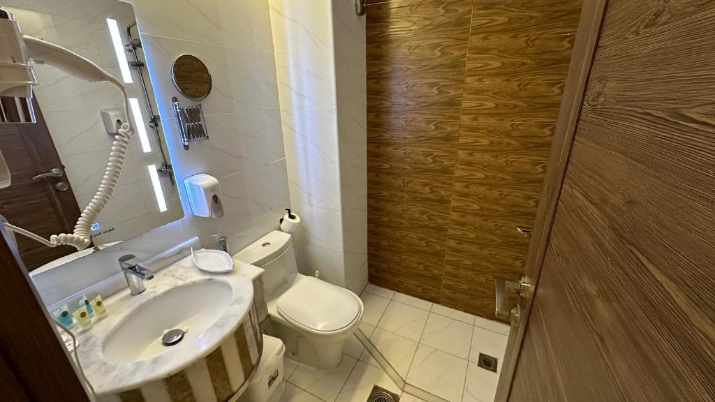 Koupelna v ubytování Multazam Al-Nnaseem Hotel