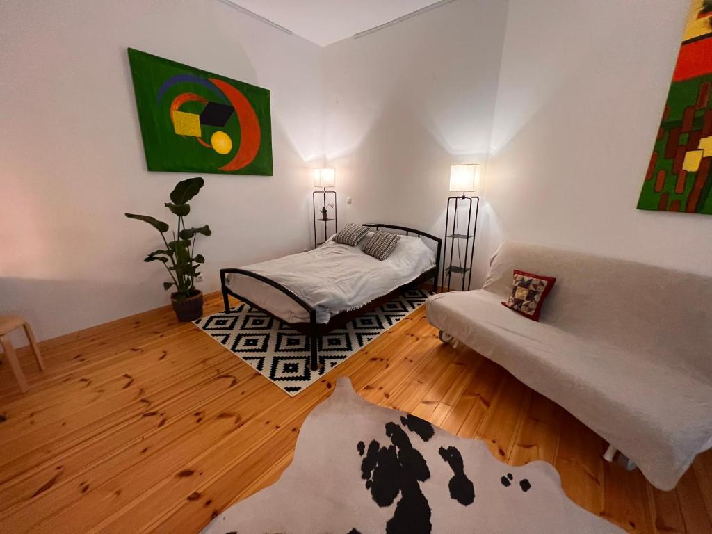 a room with a bed and a couch in it at Cosy Studio Akazienkiez in Berlin