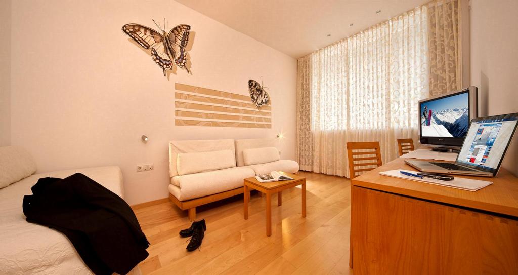 TV a/nebo společenská místnost v ubytování Hotel Dominic