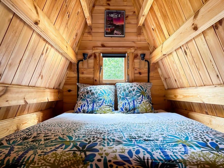 Ένα ή περισσότερα κρεβάτια σε δωμάτιο στο Tipi Apache des monteaux