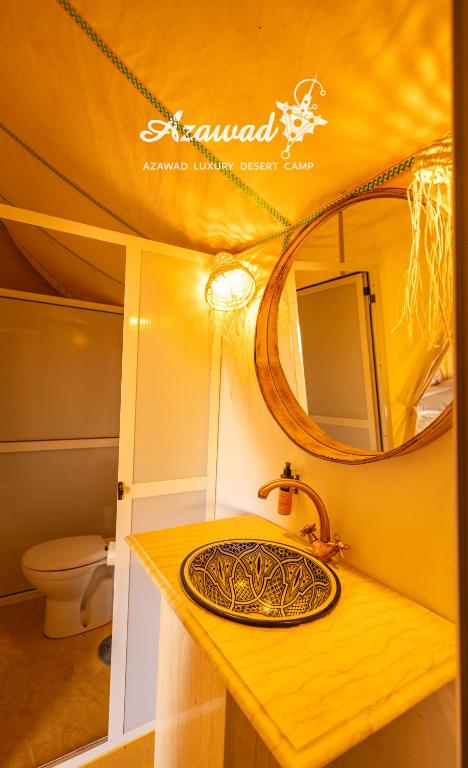 Koupelna v ubytování Azawad Luxury Desert Camp