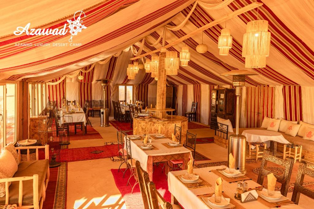 Restaurace v ubytování Azawad Luxury Desert Camp