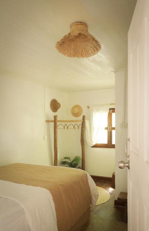 Sunflower Guesthouse and Animal Rescue - Koh Lipe - 9