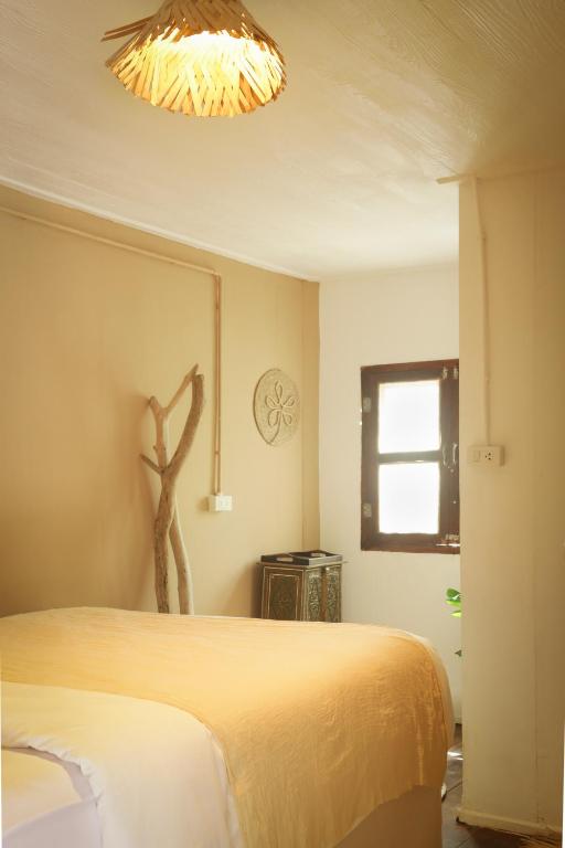 Sunflower Guesthouse and Animal Rescue - Koh Lipe - 2