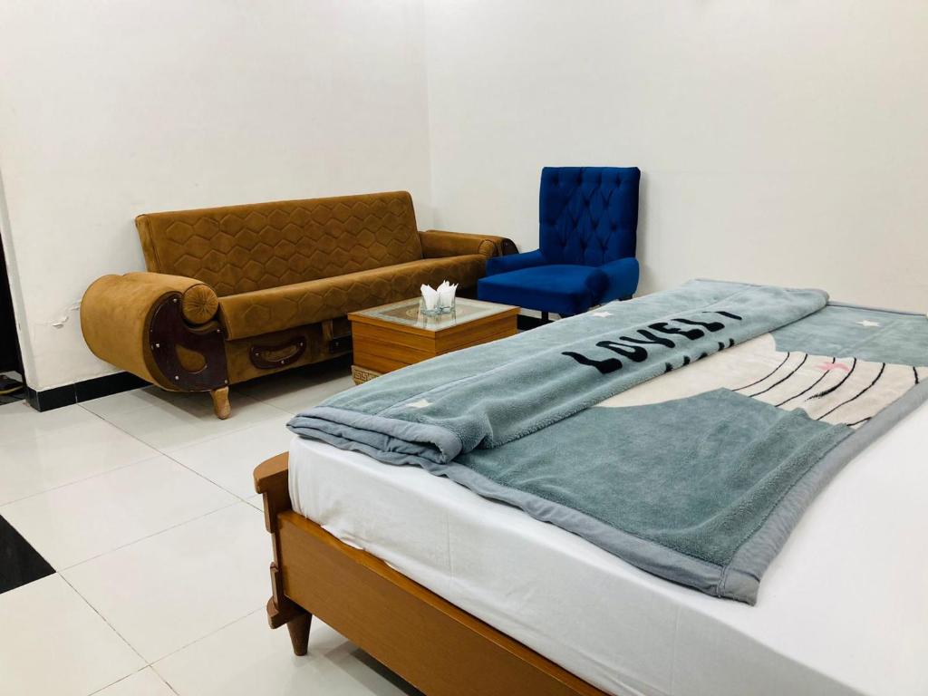Islamabad Guest House - Queen Room