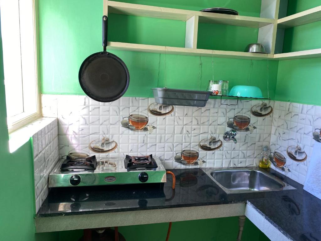 Kuchyň nebo kuchyňský kout v ubytování Jagatram Niwas Guesthouse Dharamkot