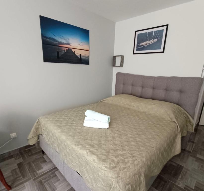 a bedroom with a bed with a white towel on it at Novi studio apartman Demy u centru Splita in Split