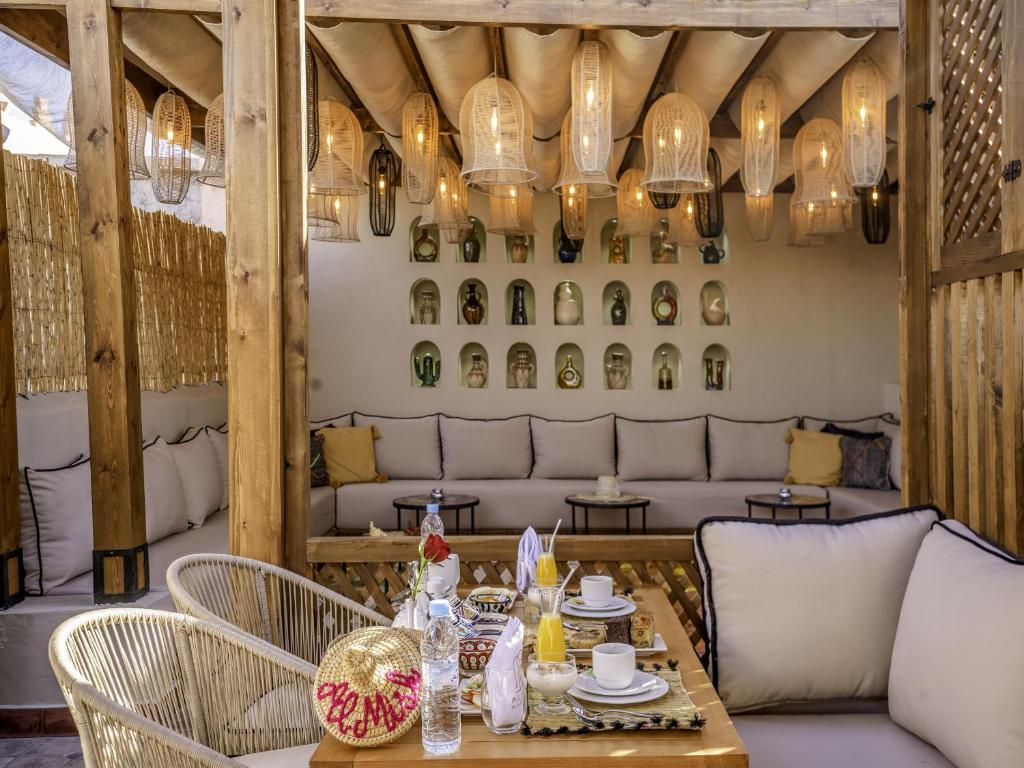 منطقة جلوس في Riad Almisk