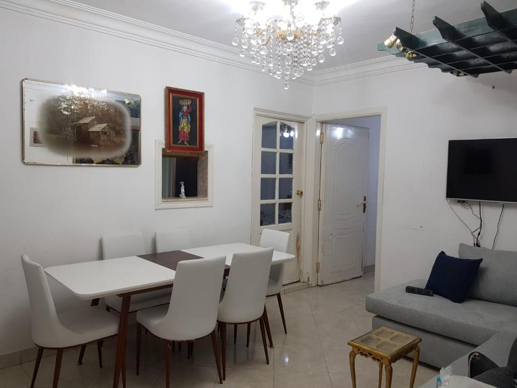 Quite Apartment in Sheraton Heliopolis , 5 minutes from Cairo Airport