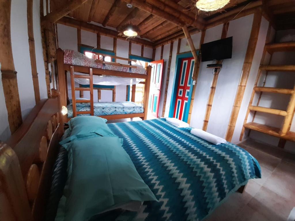 a bedroom with two bunk beds in a room at La Madremonte in Filandia