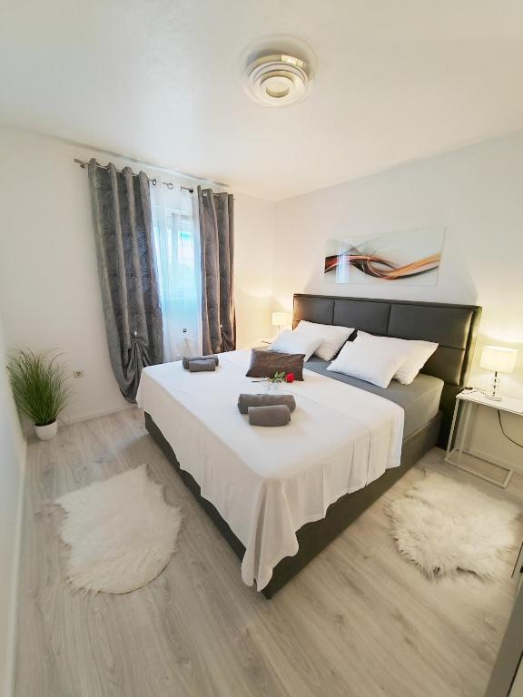 Residence Toni - Private Parking, Steps to the Beach, Fast Wi-Fi