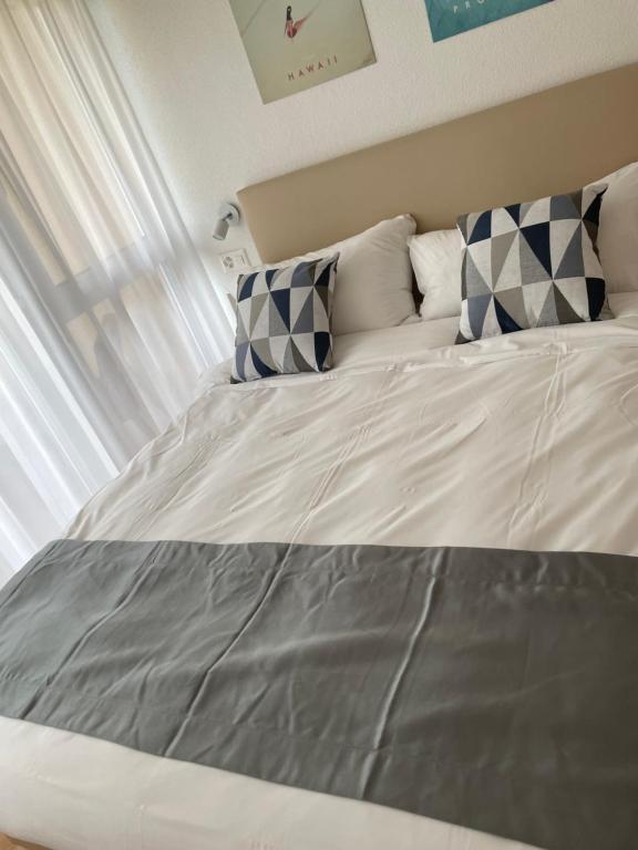 a bed with two pillows on it in a bedroom at Eh!Toi Self Motel in Etoy