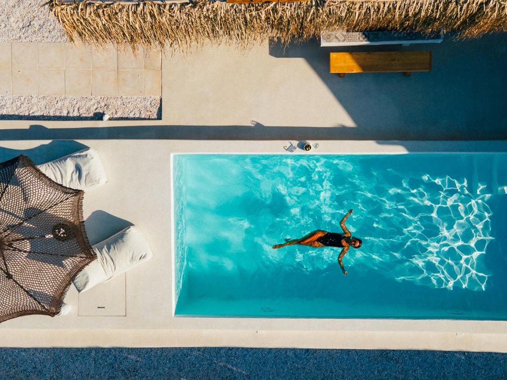 Bazén v ubytování NOMAD GLAMPING nebo v jeho okolí