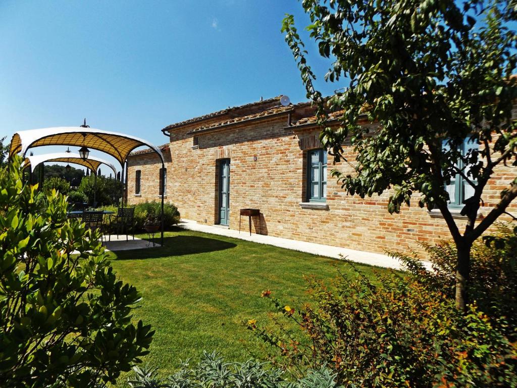 Ogród w obiekcie Casa Vacanze La Fiorita