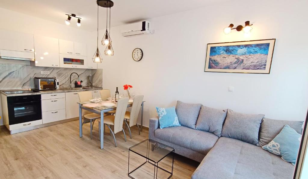 Two Sisters Apartments - Housity