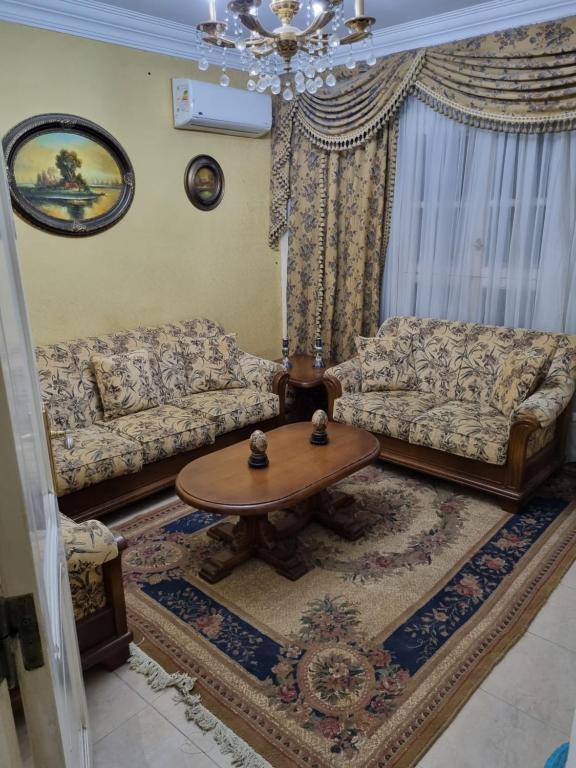 Χώρος καθιστικού στο Cairo city apartment in Nasr city