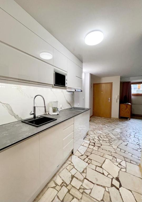 Kuchyňa alebo kuchynka v ubytovaní Viva Maria Apartamenty