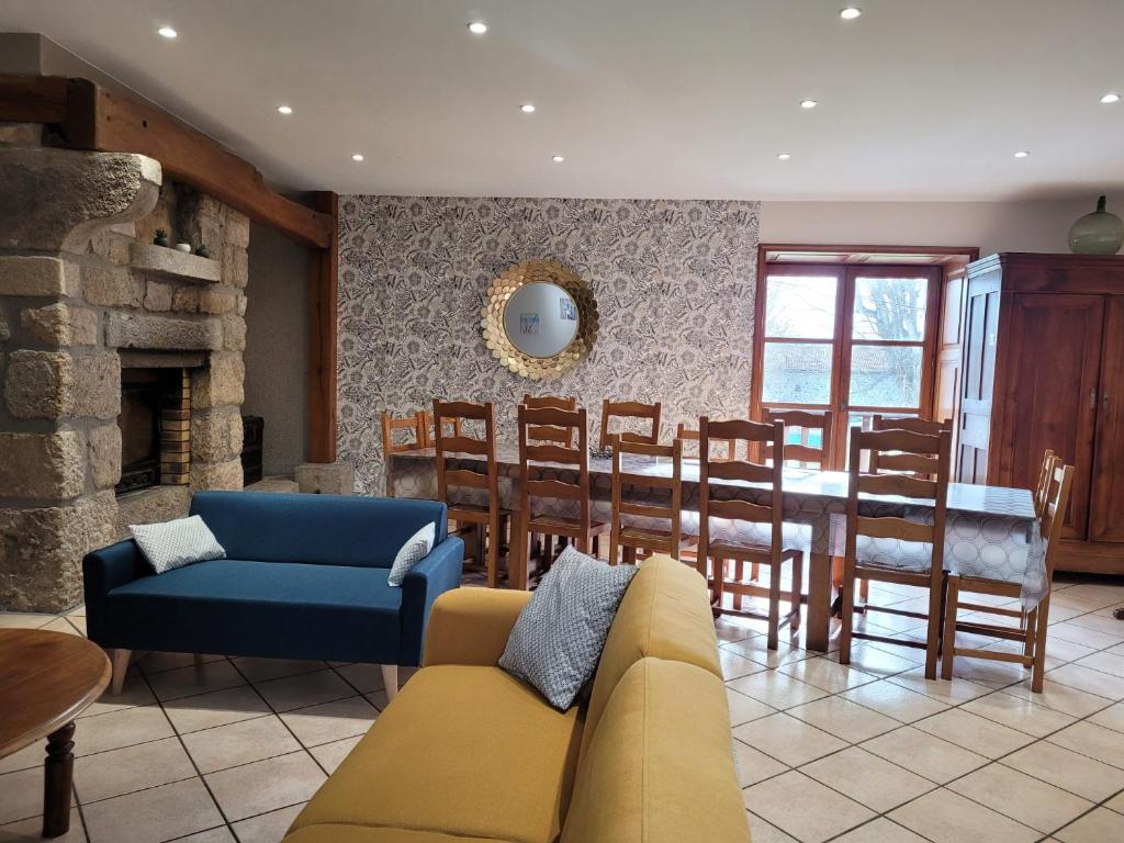 Gite du platane - Maison De Cinq Chambres