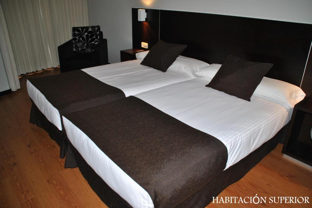 Postel nebo postele na pokoji v ubytování Hotel Junquera