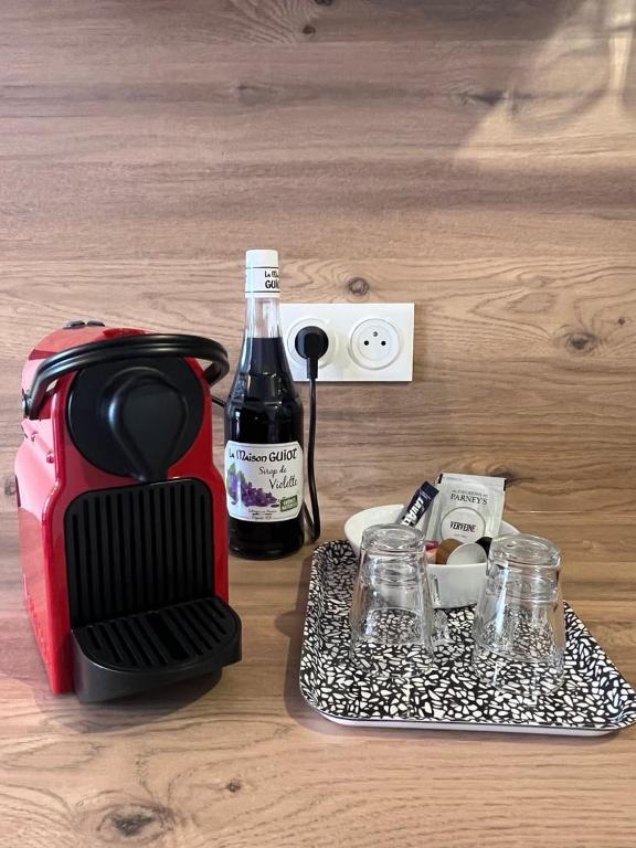 a toaster and a bottle of wine on a table at Magnifique T2 - proche hyper centre in Toulouse