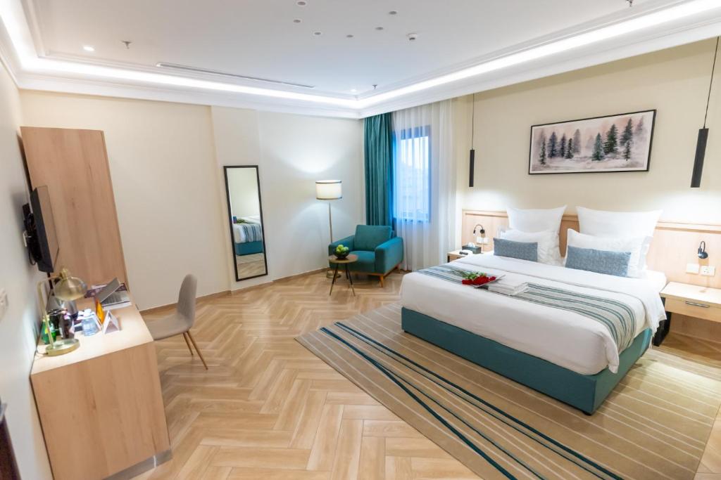 Marlo Hotel - Deluxe King Room