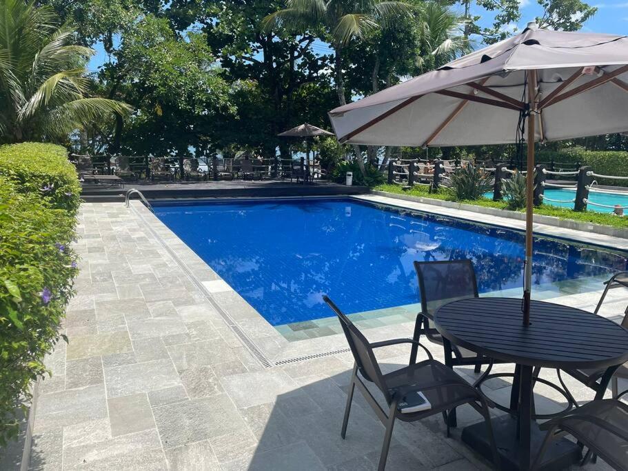 A piscina localizada em Condo-Resort Juquehy, 4 quartos ou nos arredores