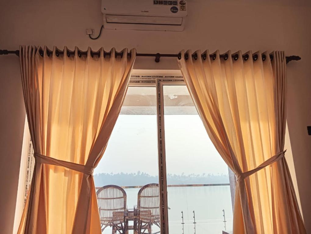 SAGAR BEACH VILLAS Home stay - Salle Familiale Avec Vue Sur Le Lac